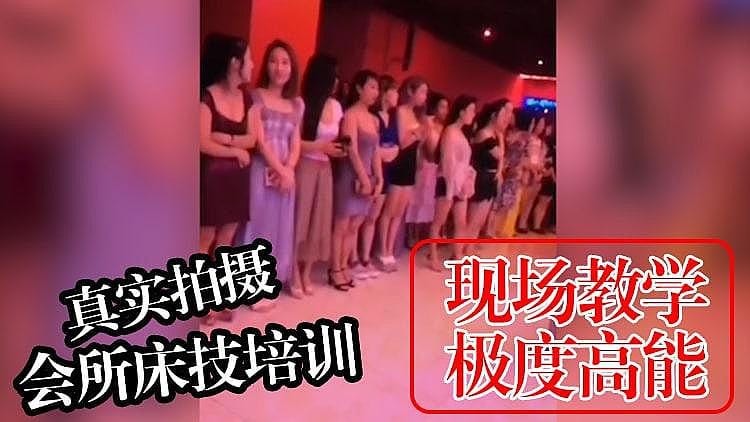 大奶网红诱惑小鲜肉服务生和她在餐桌上无套干炮