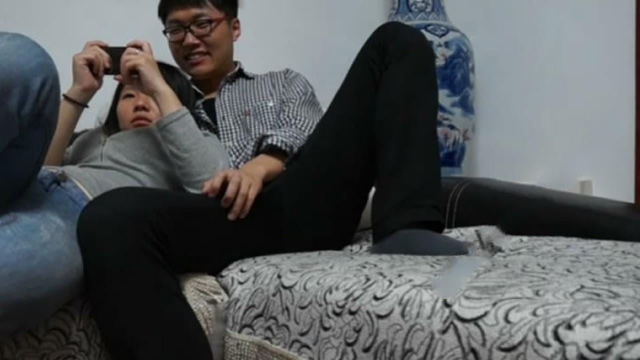 小妹与男友在家各种姿势做口活，技术是真心不错！
