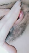 性感红唇腰细美乳妹子抠逼道具自慰，近距离特写掰穴看洞洞，手指拍打扣弄道具小JJ抽插，高潮出水呻吟娇喘