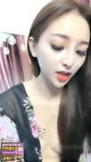 【国产馆】逼逼无毛苗条身材漂亮妹子裸舞诱惑椅子上滴蜡按摩器自慰道具JJ抽擦很是诱惑喜欢不要错过