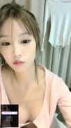 (阿巴阿巴)小美女自慰洗澡