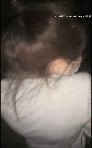 户外女王依依02-20野外露出打炮