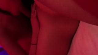 炮房打炮偷拍，可惜只给舔不让操