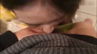 终于拿下心痒已久的高颜值补习班老师，嘴里说着别拍了 别拍了快来干我小骚逼吧