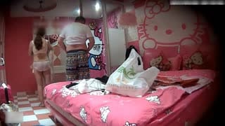 丰满漂亮的美女刚进房间就迫不及待想要,把男友弄硬自己坐在上面