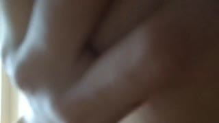 从后面插入 还拿个手机自拍