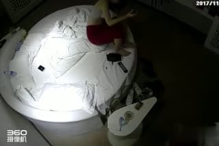 [酒店偷拍] 红衣小少女酒店激啪和男友盖同条被子~下体交合~