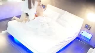 网络摄像头偷窥系列：脱掉内裤坐上去就干,叫的真大声