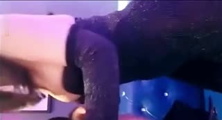 约到童颜大奶美眉直接在KTV內啪啪