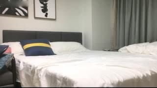 苗条兼职小姐姐温柔健谈，后入激情啪啪淫声浪语不断真刺激
