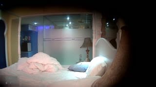 深情凝视后~就是一场轰轰烈烈的胜仗!!洗完澡又被各种姿势猛操!!