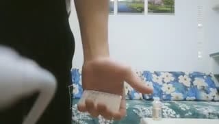千人斩探花约了个白衣长腿妹子沙发上啪啪，口交镜头前掰穴骑乘后入猛操