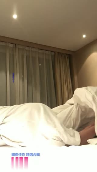 D奶女友真听话，随男友怎么操怎么爽～