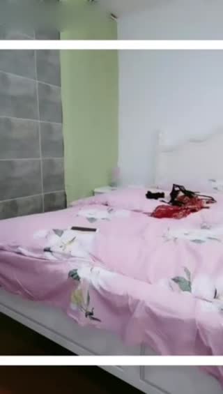 颜值不错美少妇灰丝高跟鞋大黑牛自慰，炮友沙发口交扣逼猛操高潮内射