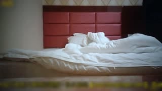 91猥琐富二代眼镜哥约炮长发学生妹着急的衣服还没脱就给按倒了可能J8味大说啥也没给口交直接操的1080P