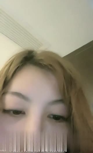 魔鬼身材豪挺爆乳美女《喵喵是小护士》与男友在愈是激烈站炮啪啪，再转到床上激战～