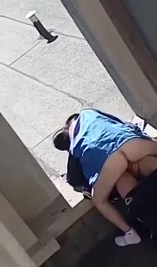 现在的学生都这么敢玩的吗 白天直接在外面做爱 女学生还观音坐莲的玩