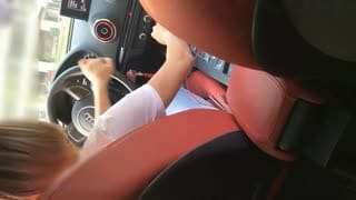91蛋叔（影子哥-酒店爆操27岁奥迪少妇辣妈,正干的起劲美女突然接到闺蜜电话问她在哪,她说着我干着,差点被听出来了,太刺激了！