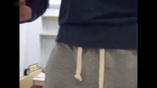 喝点啤酒发情的温柔小浪女主动脱掉男友裤衩舔遍下身