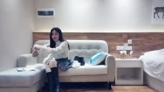 【黄先生之今夜硬邦邦】苗条外围小姐姐，美乳翘臀大长腿，老黄暴力抠穴，强悍输出，娇喘不断战况激烈