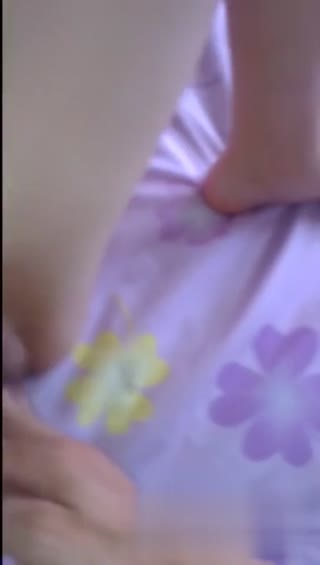 装有磁铁的嫩乳~男友双手贴上去就放下不来惹~