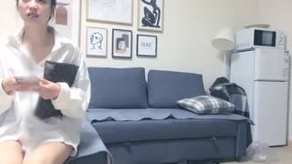 牛仔短裤妹子，穿上黑丝好性感
