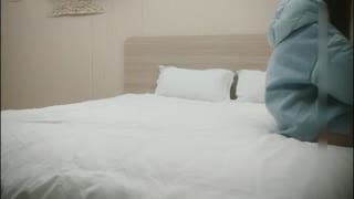 蓝衣妹子，叫起来也是挺骚的