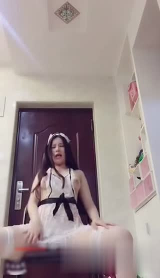 “主人我不乖~快用你的大J8来惩罚我！”女仆偷懒被抓包~只求被绑起来屌打一波!!