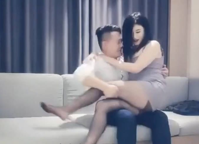极品黑丝妩媚御姐 精液爆射口爆 加钟再次口爆 